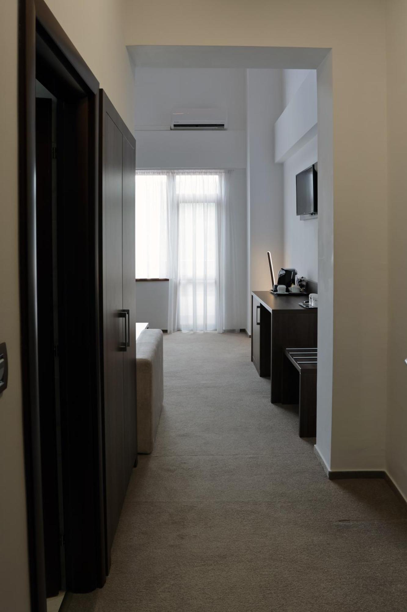 Hotel Mcpietroasa Hales Экстерьер фото